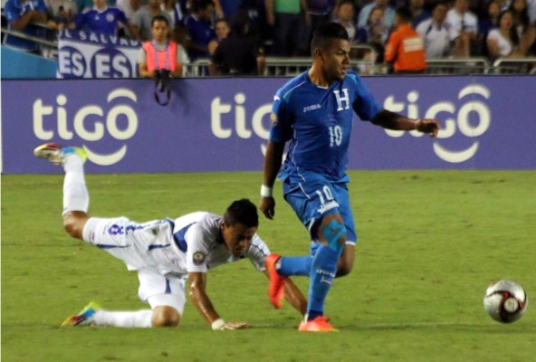 El Salvador se sacude la paternidad y complica a Honduras en la Uncaf