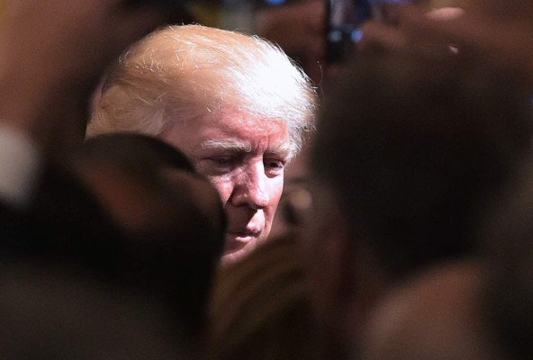 Trump sufre primera gran derrota con fracaso de reforma de salud