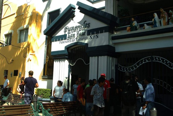 Desconsuelo en velatorio del hondureño Arnold Peralta