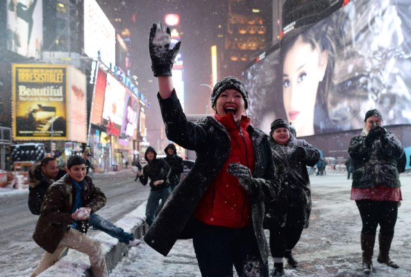 Nueva York amaneció paralizada por tormenta de nieve histórica