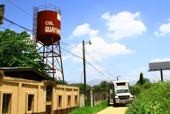 Con pegues ilegales solucionan escasez de agua en La Lima