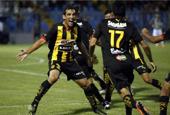 Real España remonta y elimina al Marathón