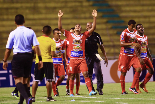 Rony Martínez levanta a la Real Sociedad y deja más tocado al Marathón