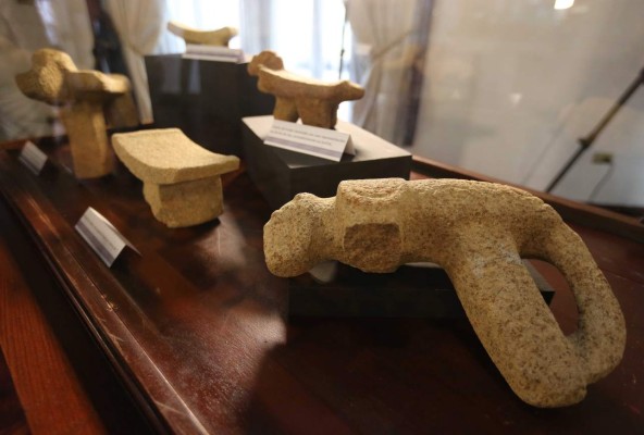 Juan Orlando Hernández inaugura exposición de 17 piezas arqueológicas