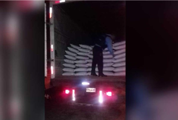 Autoridades recuperan vehículo con producto robado en Colón
