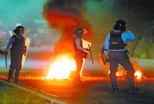 Detienen a 13 supuestos saqueadores en Tegucigalpa