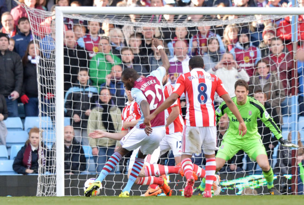 El Stoke City golea en el regreso a la titularidad de Wilson Palacios