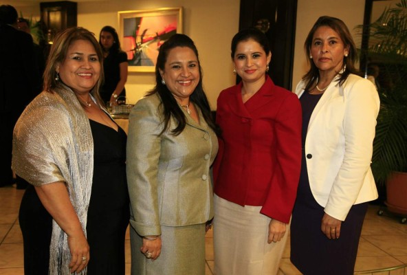 Premian a abogados por honrar la toga