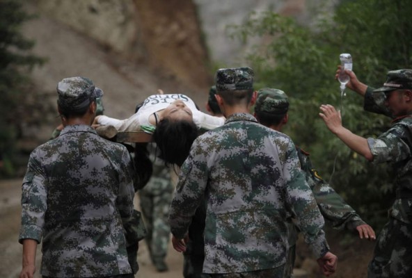 Muertos por terremoto en China aumentan a 357; hay 1,400 heridos