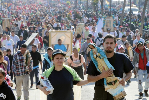 Católicos celebran a la Virgen de Guadalupe en México
