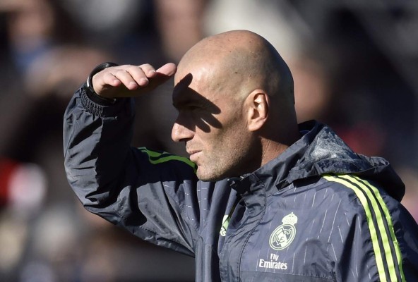 Zidane impone un 'intenso' entrenamiento en su segundo día