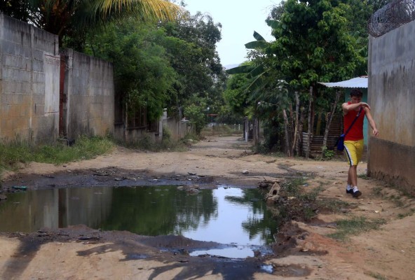 Vecinos del sector de Cofradía claman sistema de alcantarillado