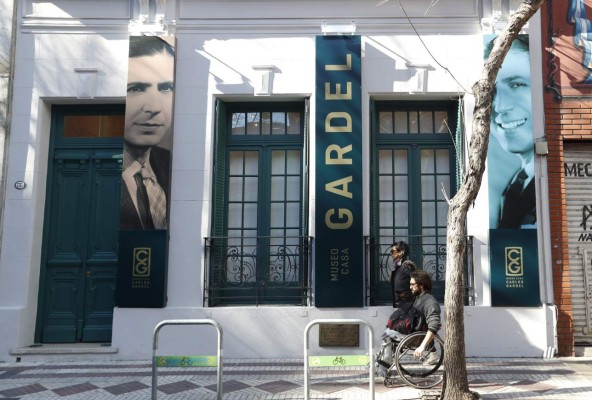 La casa de Gardel en Argentina reabre para mostrar su vida de forma interactiva