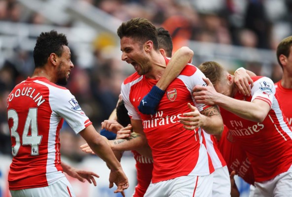 Arsenal vence al Newcastle y sigue la estela del Manchester City