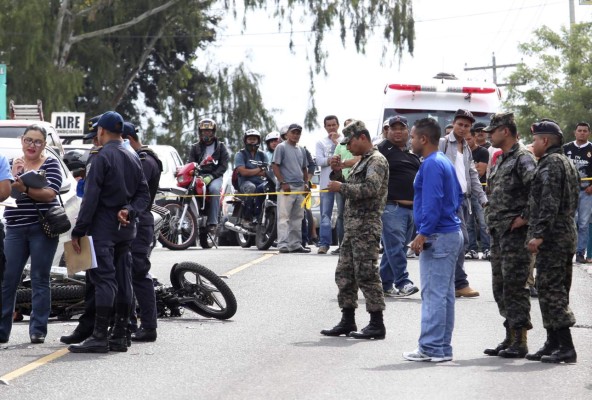 Motociclista muere atropellado frente a la Naval