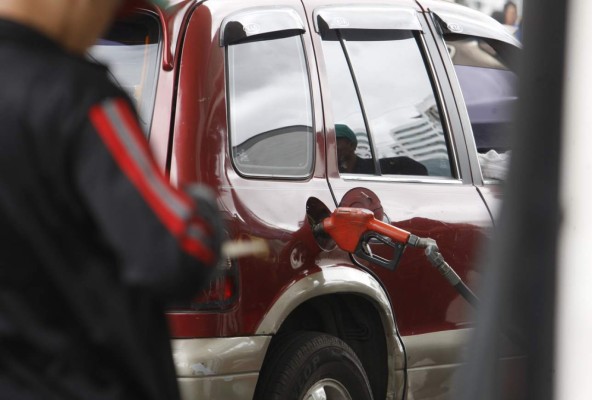 Combustibles sufren incremento a partir del lunes
