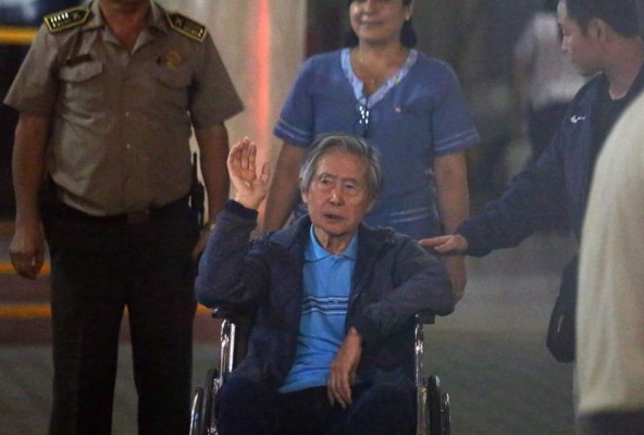 Expresidente peruano Fujimori retorna a prisión tras superar problemas respiratorios