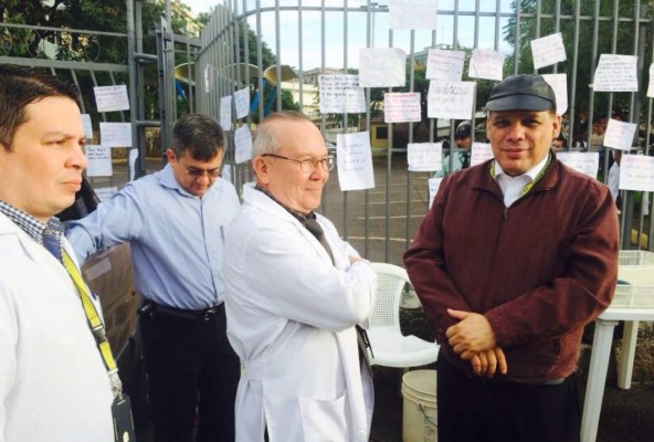 Amanece tomada la Facultad de Ciencias Médicas de la Unah