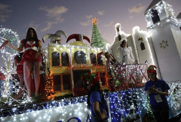 Calles de Tegucigalpa se llenan de color y alegría con la Navidad Catracha