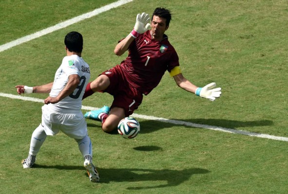 Uruguay se mete a octavos y manda a Italia de regreso a casa