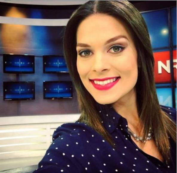 La belleza de Jennifer Segura, presentadora Noticias Repretel.