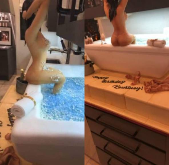 El pastel de cumpleaños retrataba Kourtney sentada desnuda a la orilla de una bañera.