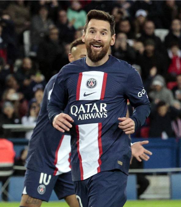Lionel Messi pone a temblar al París Saint Germain. El diario ‘L’Equipe’ ha informado que el astro argentino todavía no ha dado el “sí” a la mareante oferta de renovación que le ha hecho el PSG. La cúpula del club parisino sigue esperando su respuesta.