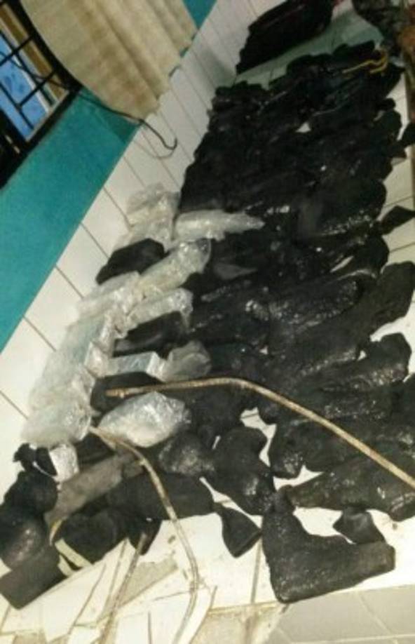 Paquetes de supuesta marihuana encontrados en las celdas de la MS del presio sampedrano.