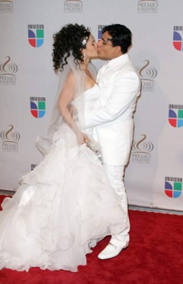 Eduardo Antonio y Niurka vivieron un tórrido romance que llegó a su final en 2011. Ese mismo año, antes de la ruptura, ambos llegaron vestidos como novios a la entrega de Premios Lo Nuestro.