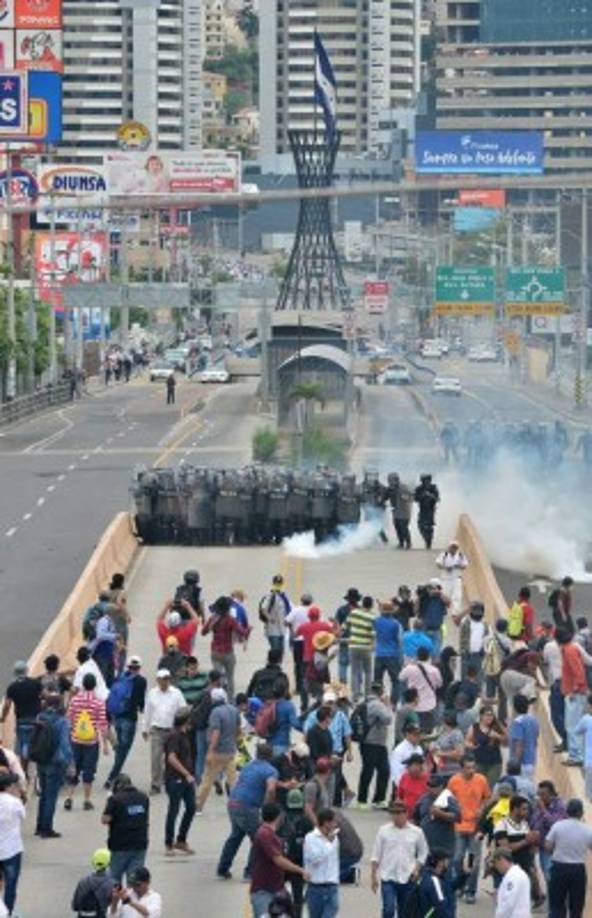 Con los enfrentamientos de hoy suman dos días consecutivos de disturbios en la capital de Honduras por las protestas del sector Salud y Educación.
