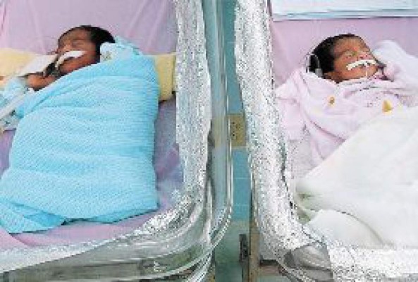 No hay cupo en incubadoras para las trillizas