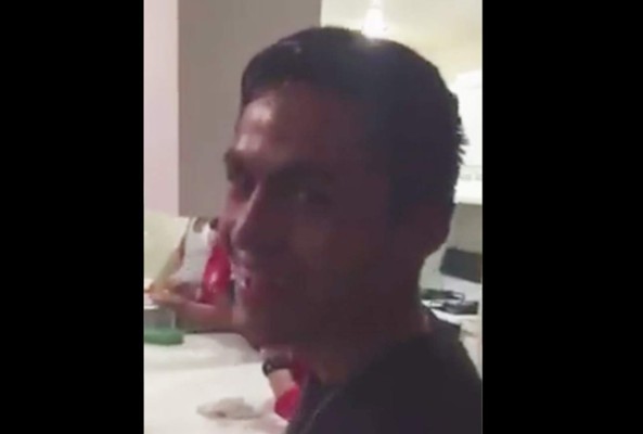 Andy Najar se divierte al son del rap