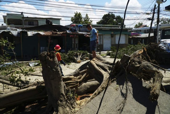 Tormenta dejó sin energía más de mil casas durante 12 horas