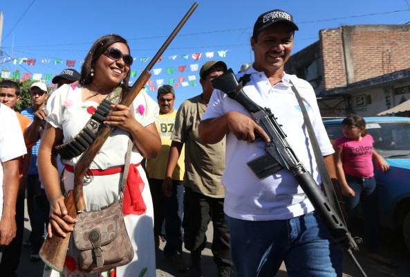 Grupos de autodefensa avanzan en Michoacán