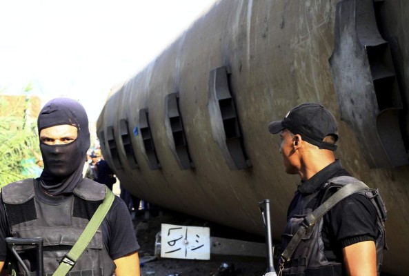 Se eleva a 41 el número de muertos por el choque de trenes en Egipto