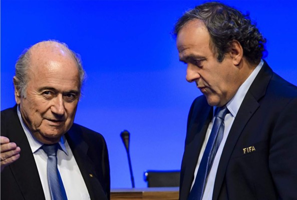 Blatter asegura que Platini lo amenazó con la cárcel
