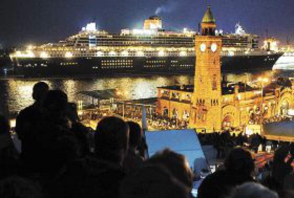 El crucero más grande del mundo estremece a Hamburgo