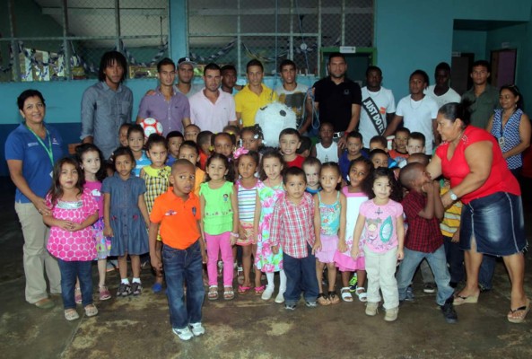 El Vida hace sonreír a miles de niños hondureños en su día