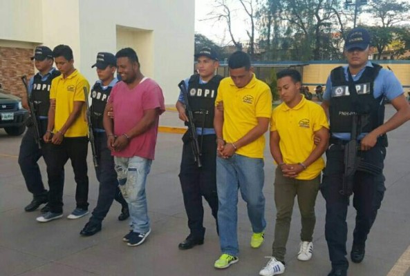 Capturan a cuatro hombres por rifar pick up en Tegucigalpa