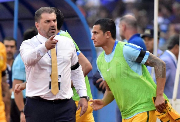 Ange Postecoglou, técnico de Australia: 'Tim Cahill no se arriesgó por el estado de la cancha”