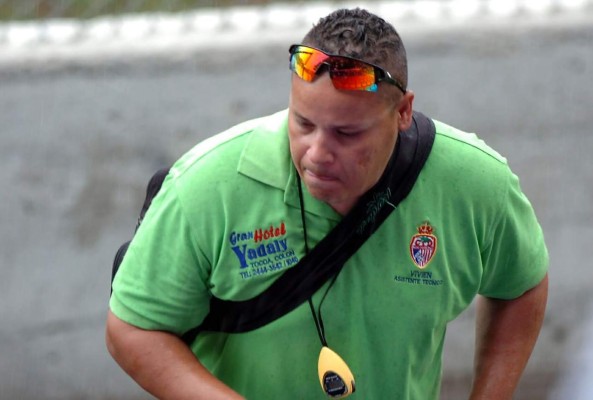 Vivien Lefeuvre, el honduro-francés que llora por los ataques en París