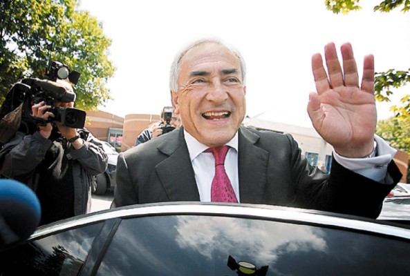 Strauss-Kahn asume dirección del FMI
