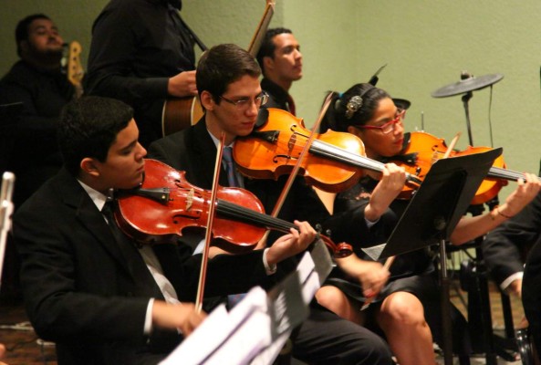 Bajo la magia de Planeta Violín en la Victoriano López