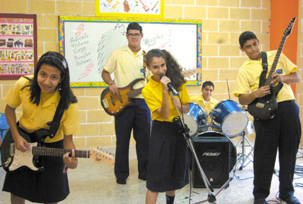 Pinta en tu corazón los colores de Honduras