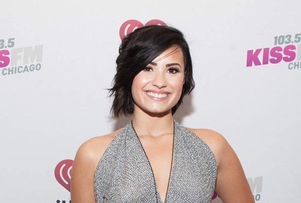 Demi Lovato enseña tips de maquillaje
