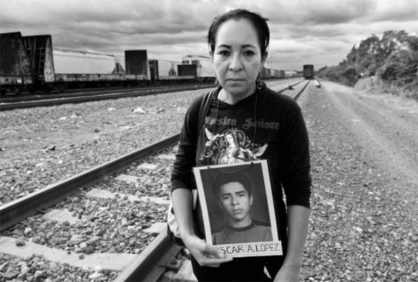 Hondureña en México pide ver cuerpo de su hijo, pero le entregan las cenizas