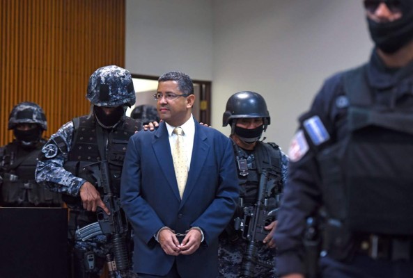 Expresidente salvadoreño afronta audiencia por corrupción