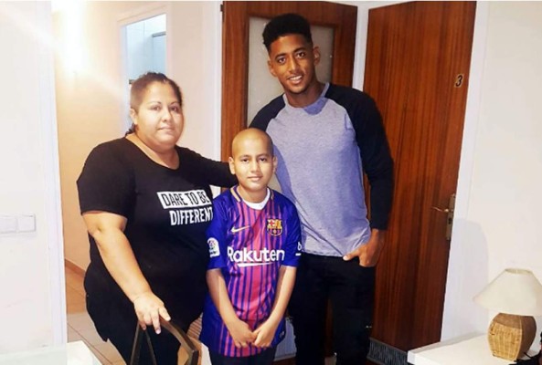 'Choco' Lozano y su noble gesto con niño catracho que padece de leucemia