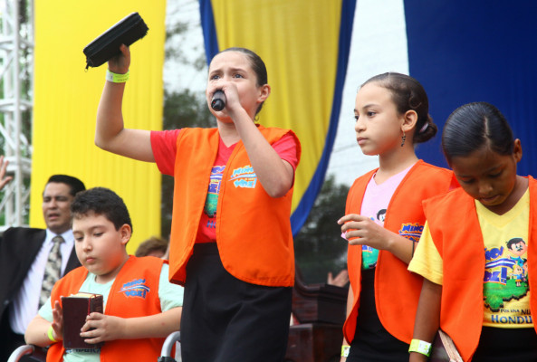 Niños claman para que vuelva la paz a Honduras