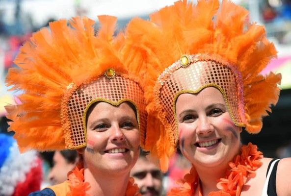 Ellas roban las miradas en partidos de México, Brasil y Chile